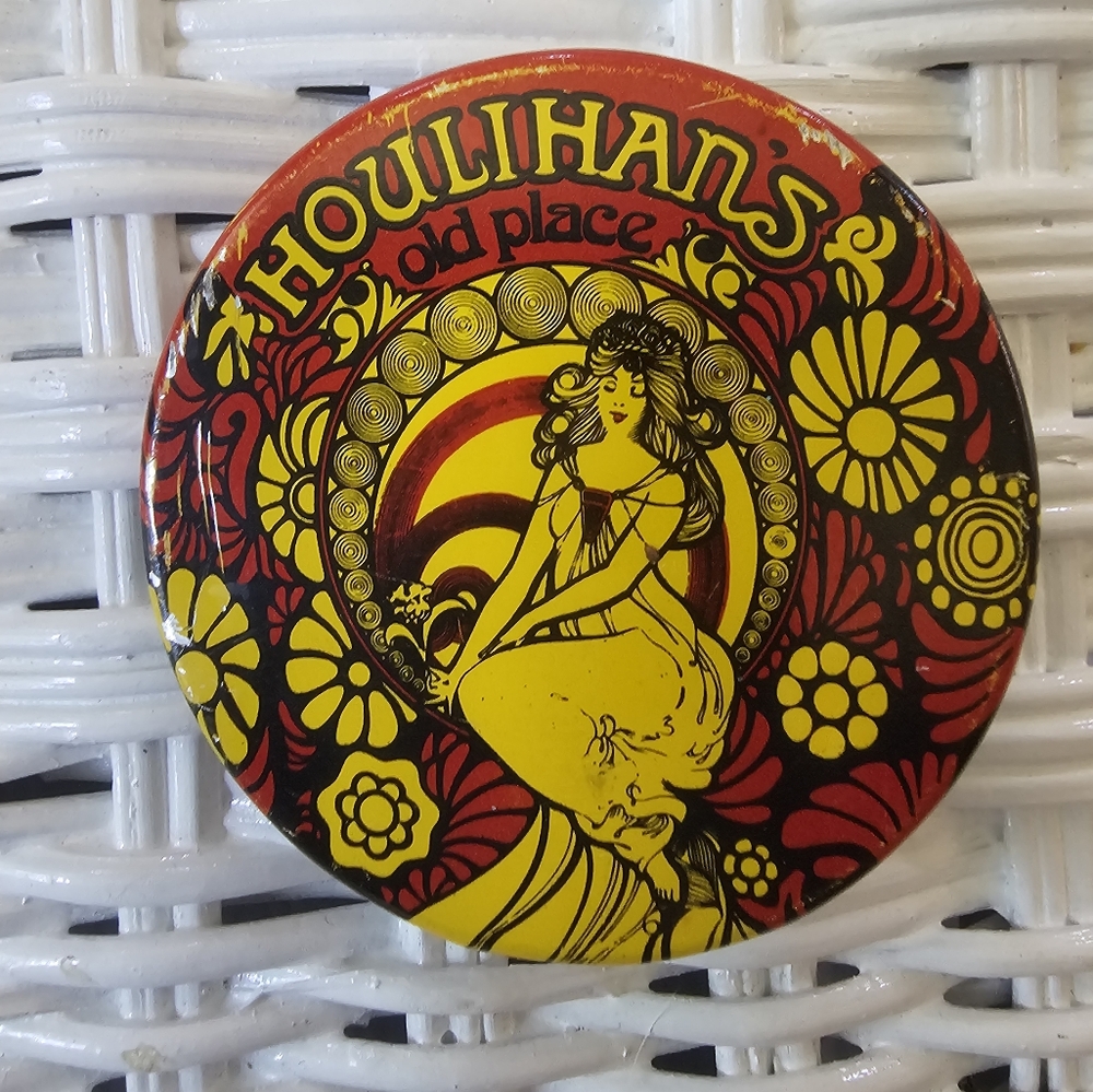 Vintage Houlihan's Old Place Metal Button Pin